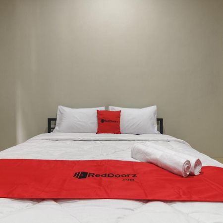 ג'קרטה Reddoorz Near Puri Indah Mall מראה חיצוני תמונה