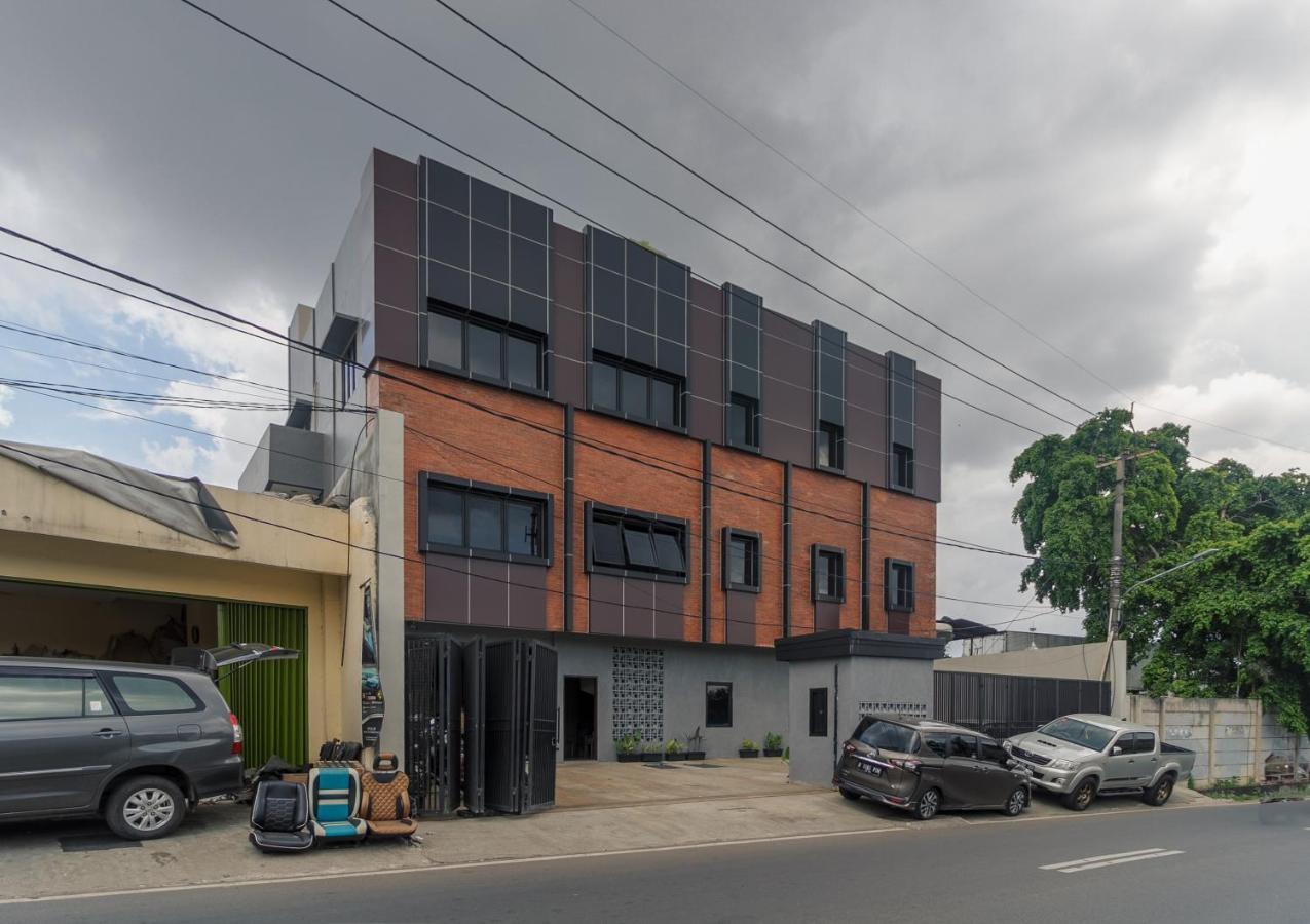 ג'קרטה Reddoorz Near Puri Indah Mall מראה חיצוני תמונה