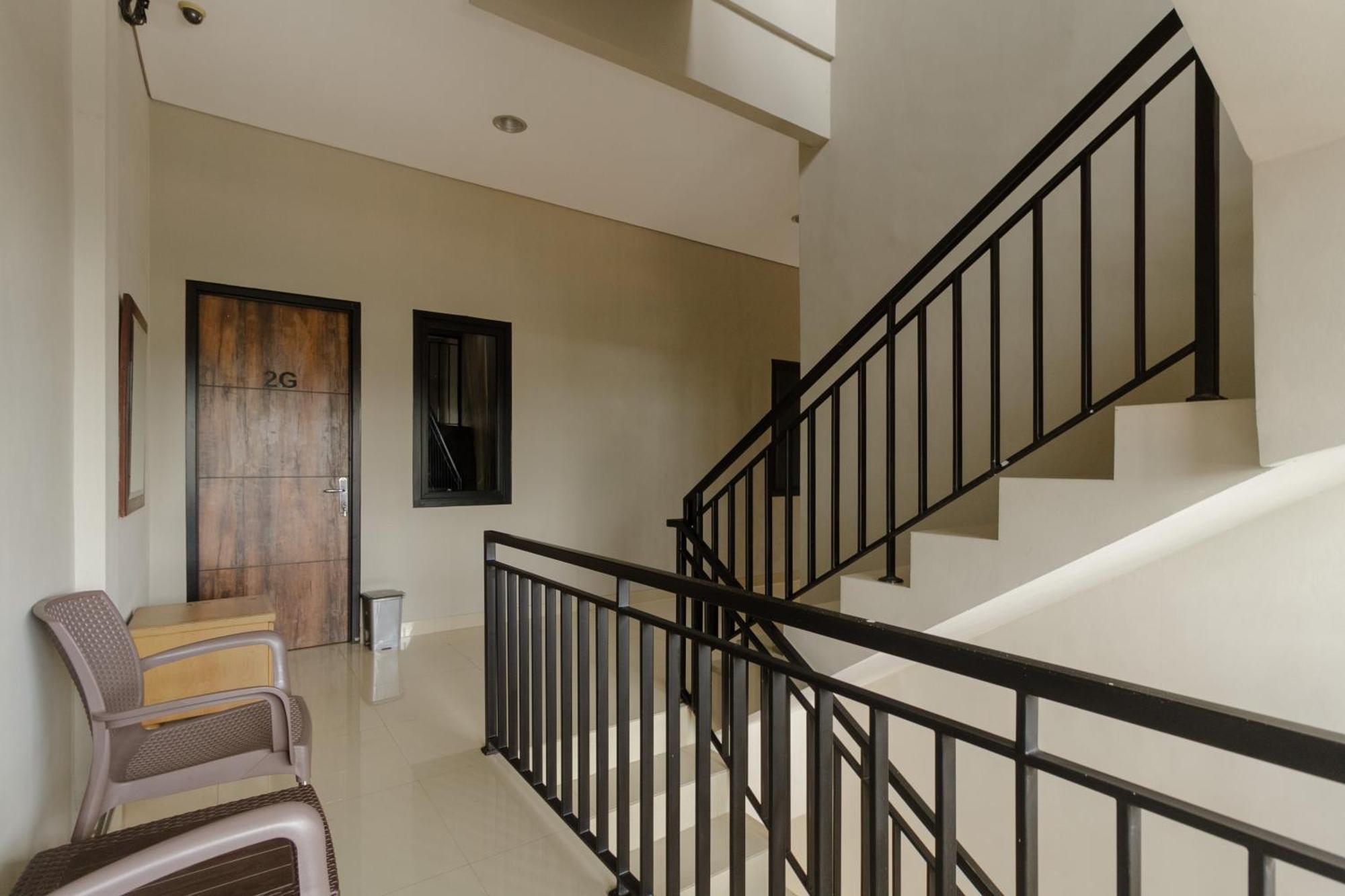 ג'קרטה Reddoorz Near Puri Indah Mall מראה חיצוני תמונה
