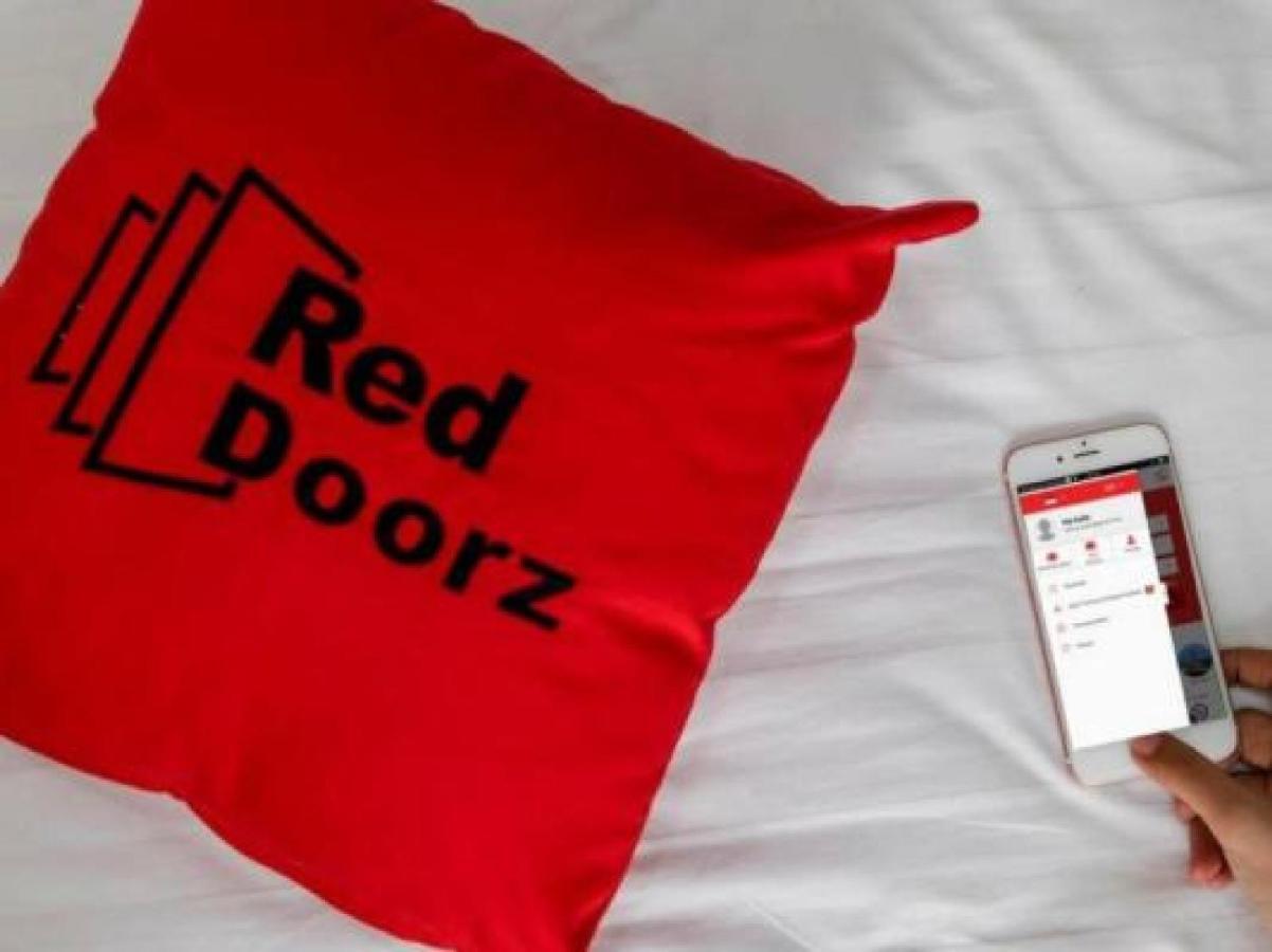 ג'קרטה Reddoorz Near Puri Indah Mall מראה חיצוני תמונה